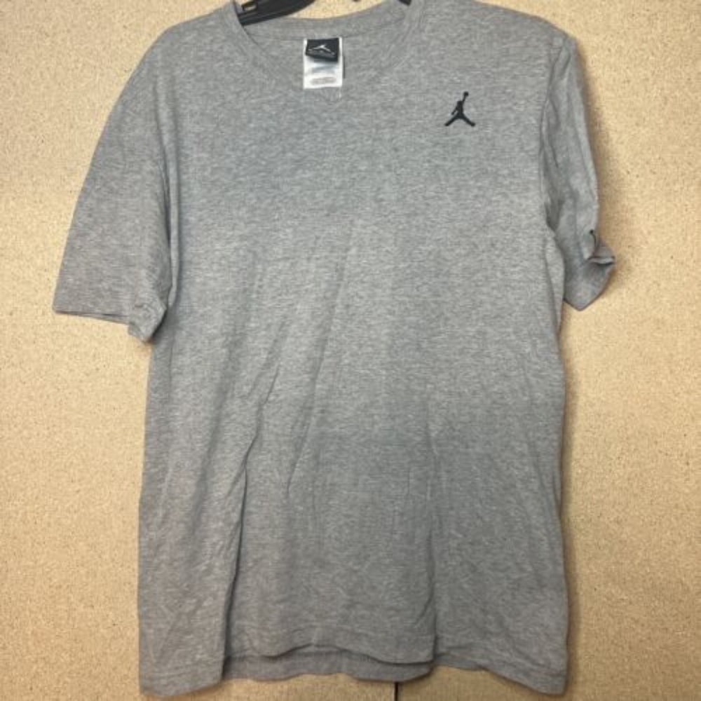 Men's Nike Jumpman Gray V-neck Tee Shirt Size Medium